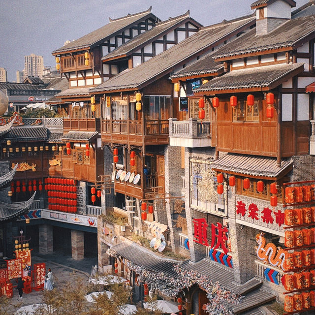 一人去旅行｜到處都是人，沙坪壩區磁器口古鎮太有年味兒了，很熱鬧