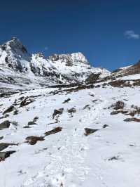 2025年首次登山，挑戰海拔4886米的雪馬山，大雪覆蓋，潔白無瑕