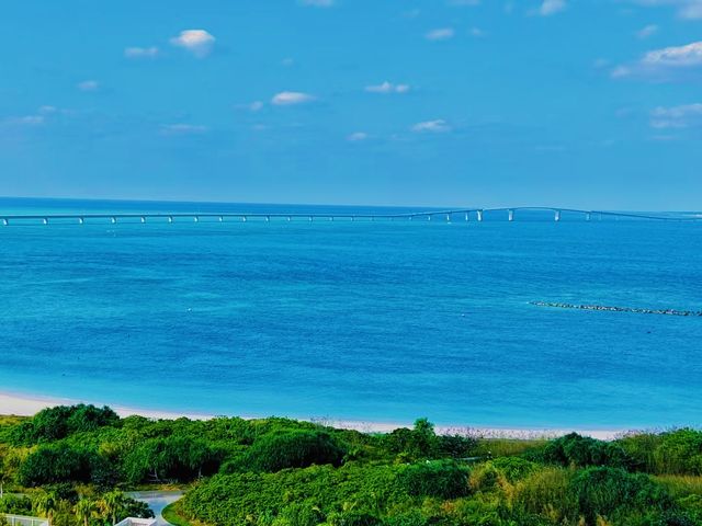 在宮古島的海風裡，邂逅那片澄澈如詩的湛藍天地