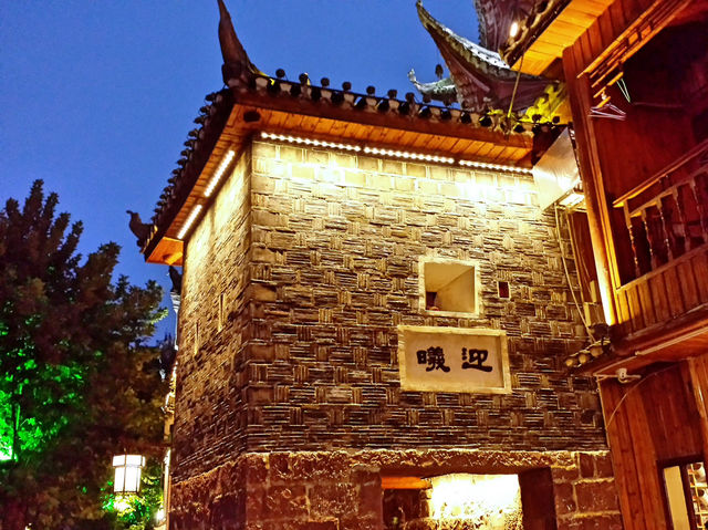 在鳳凰古城，我穿越到了水墨畫裡！🌉