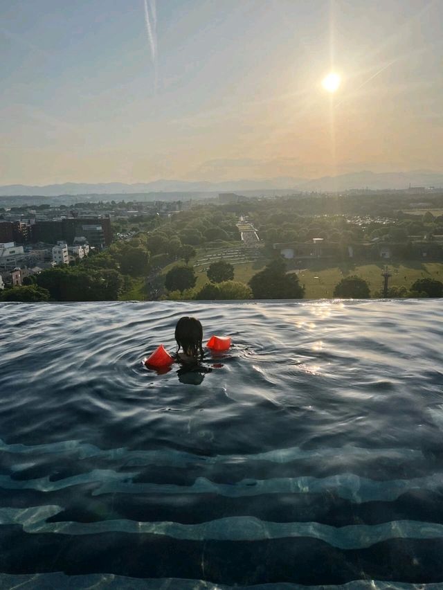 東京近郊親子聖地！Sorano Hotel無邊泳池，溫水嬉戲+昭和公園的假日方程式