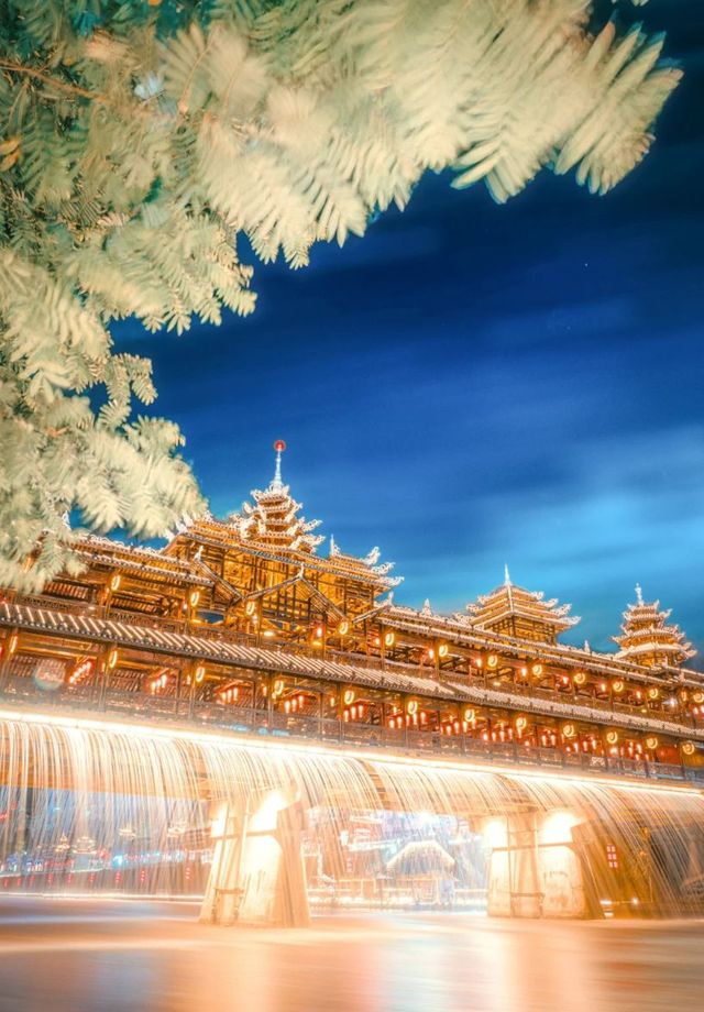 絕壁懸舟探地縫，雲上恩施醉峽谷