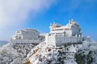 以下是一份簡單嘅貴州旅遊攻略：   行前須知   - 最佳旅行時間：5-10月氣溫適中，雨水充沛，自