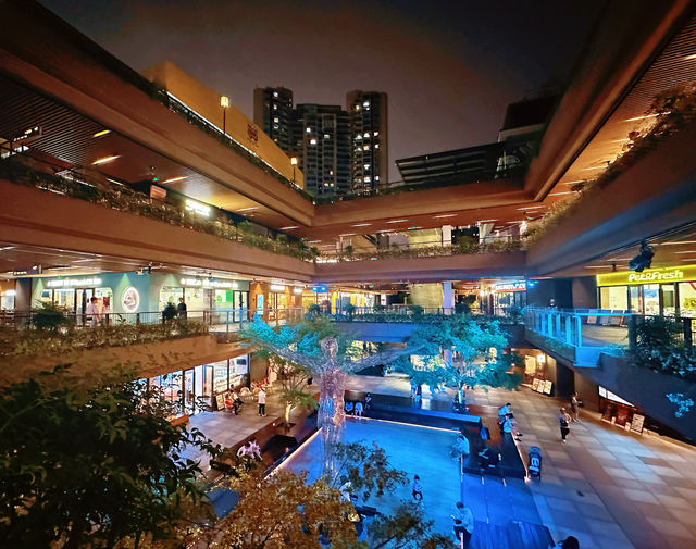 上海月亮灣｜霓虹夜色的浪漫約會勝地