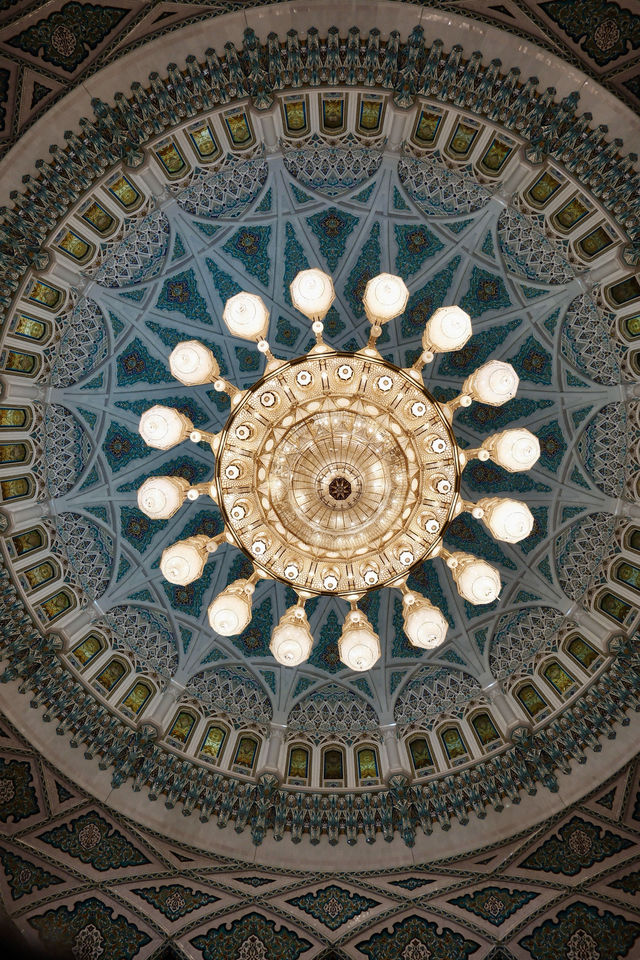 阿曼旅行 | 蘇丹卡布斯大清真寺  阿曼蘇丹卡布斯大清真寺（Sultan Qaboos Grand 