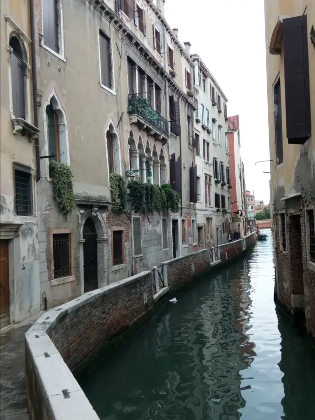 The Most Beautiful Route in Venice During the Rainy Season