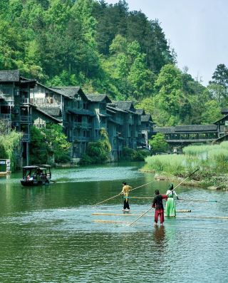 Guizhou Wujiangzhai is absolutely amazing! High-speed rail directly reaches a secret spot straight out of Spirited Away