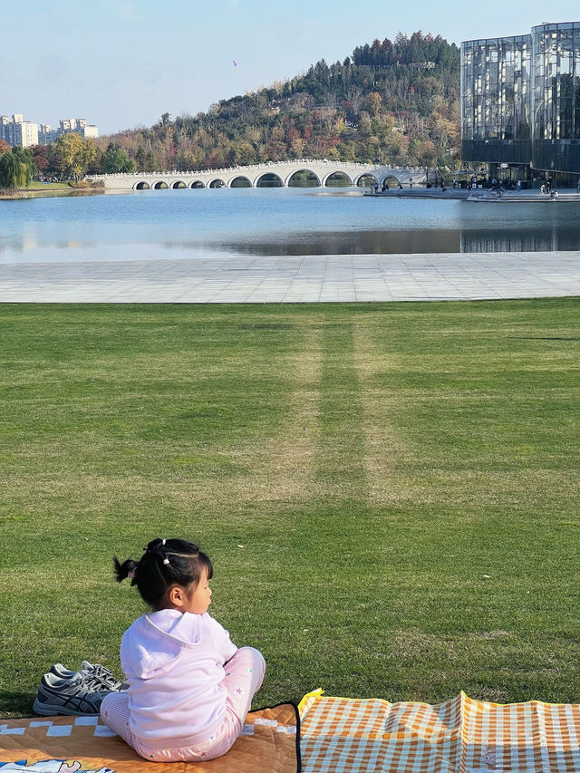 3個兒童樂園+大草坪+雙子山，0元遛娃一整天！