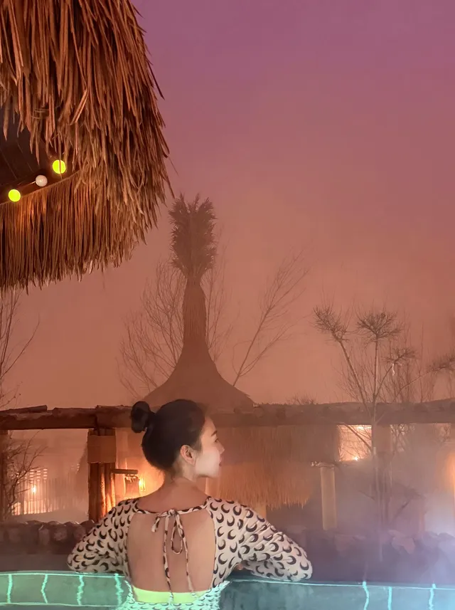 賽里木湖冬日限定粉色雪山 賽里木湖冬日限定粉色雪山