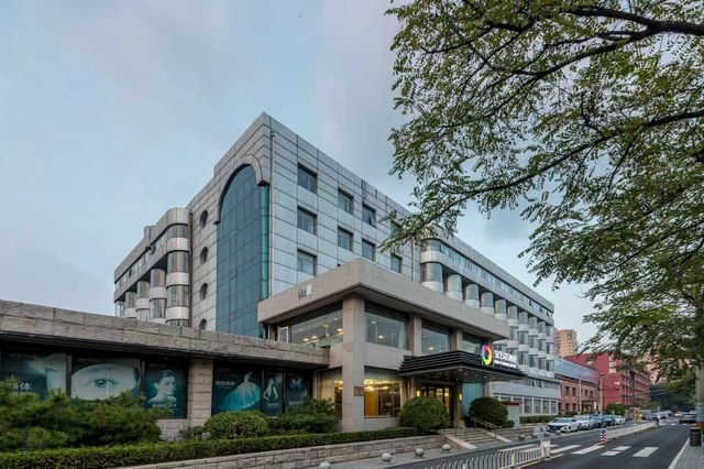 來北京絕對要住的寶藏酒店距離各大景點步行可達，重點是小哥哥們帥服務還好，愛了愛了～  這次北京4日