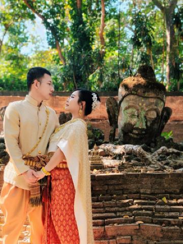 When we donned traditional Thai costumes in Chiang Mai and stepped into a millennium of history!