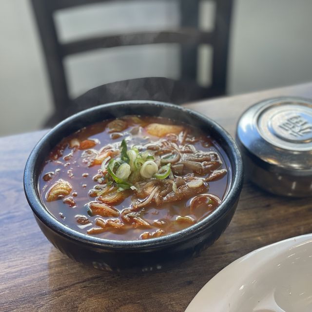 만두집인데 육개장, 충무김밥이 더 유명한 사직동 금강만두
