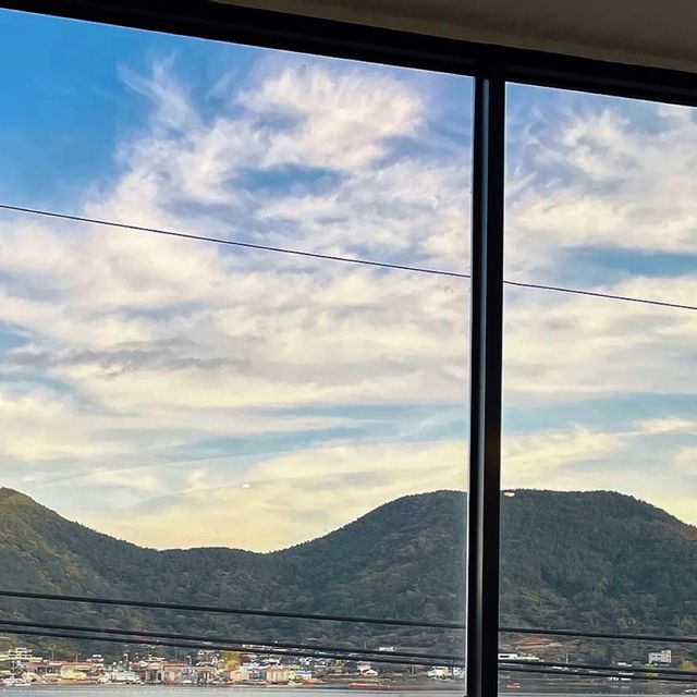 거대란 통유리창 하나 정체가 통영 바다 뷰! 통영여행 첫 코스로 좋은 알터웨이브🌊