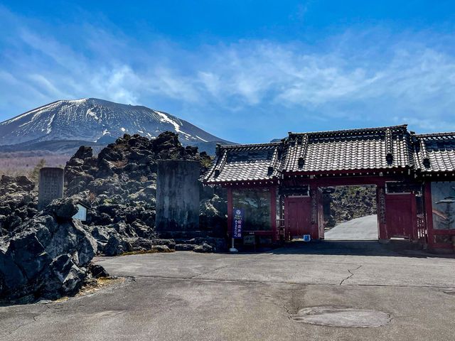 【長野県】浅間山溶岩の芸術:鬼押出し園と炎観音👹