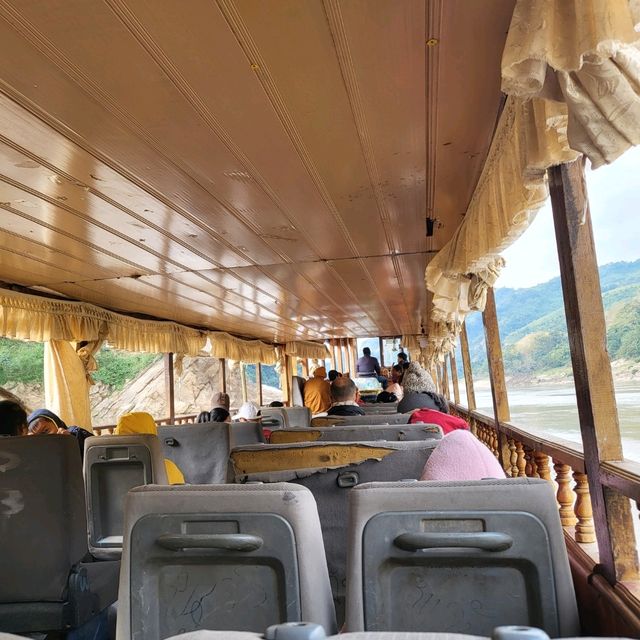 นั่งเรือช้าไปปากแบ่ง 