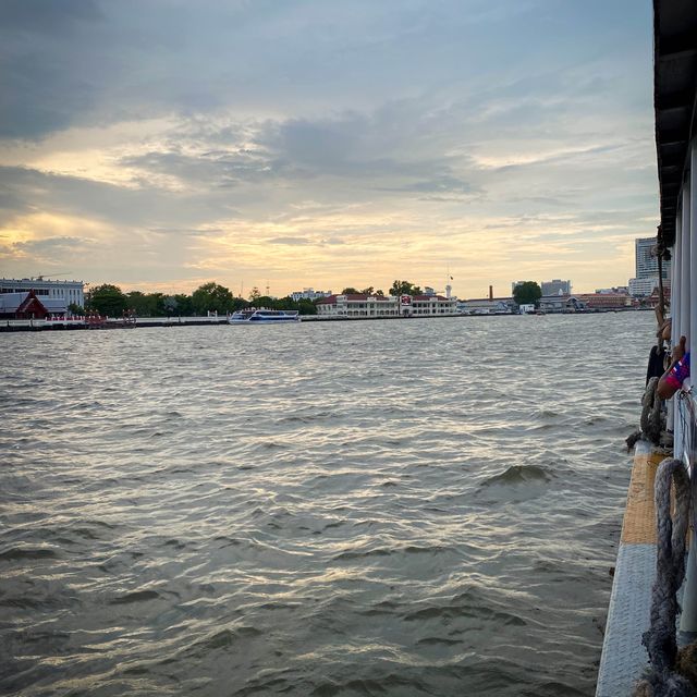 นั่งเรือข้ามฟาก 5 บาท วัดโพธิ์xวัดอรุณ