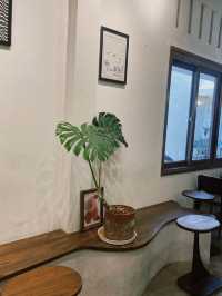 ROOM 44 Caffe โฮมคาเฟ่ใกล้สนามบินเตินเซินเญิต