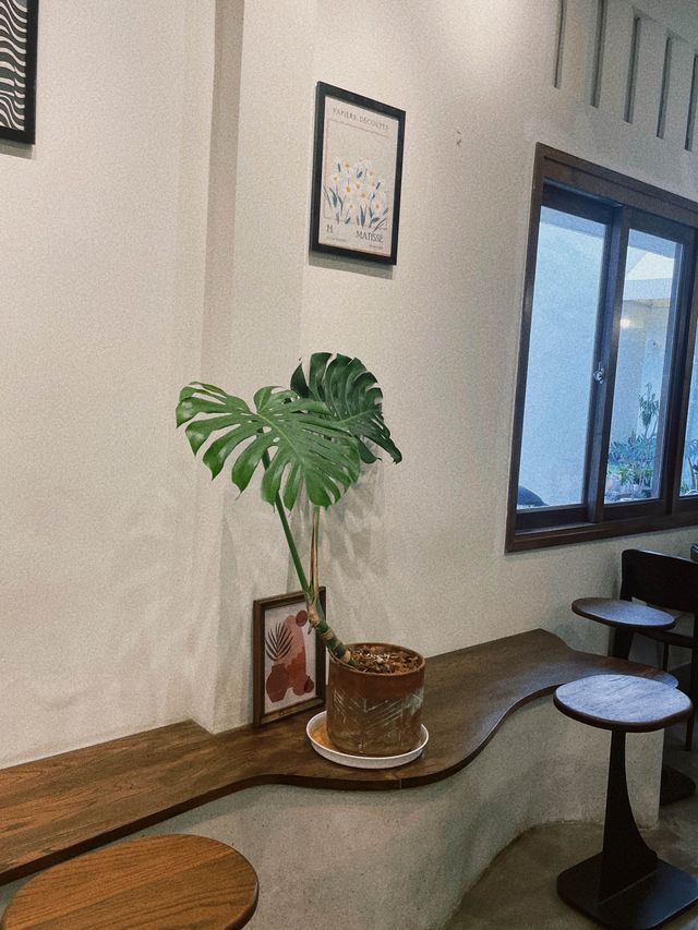 ROOM 44 Caffe โฮมคาเฟ่ใกล้สนามบินเตินเซินเญิต