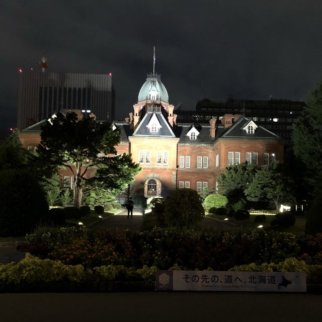 【時計台と赤レンガ庁舎】 【時計台と赤レンガ庁舎】