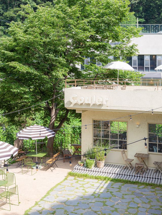 따스함과 청량함이 공존하는 용인 계곡뷰 카페