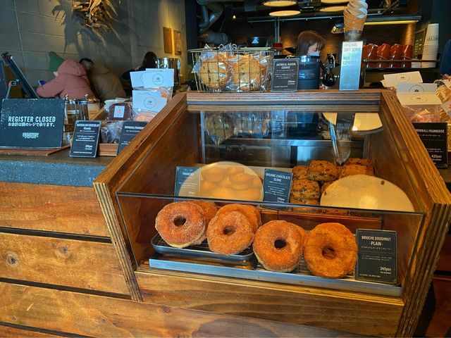 東京・渋谷。キャットストリートのカフェ『 ザ・ロースタリー （THE ROASTERY BY NOZY COFFEE）』