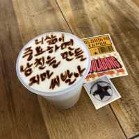 쌍욕라떼로 유명한 이색카페, 울라봉 cafe&pub
