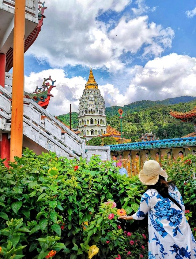 Spectacular Hilltop Buddist temple in Penang