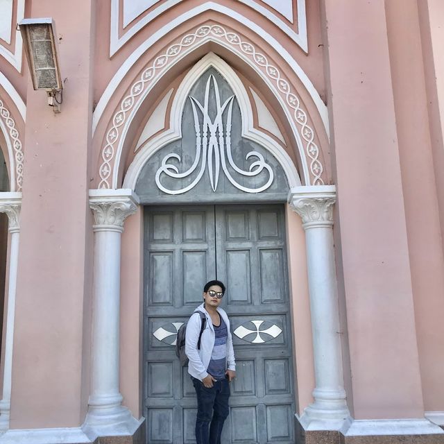 Danang Cathedral โบสถ์สีชมพู 