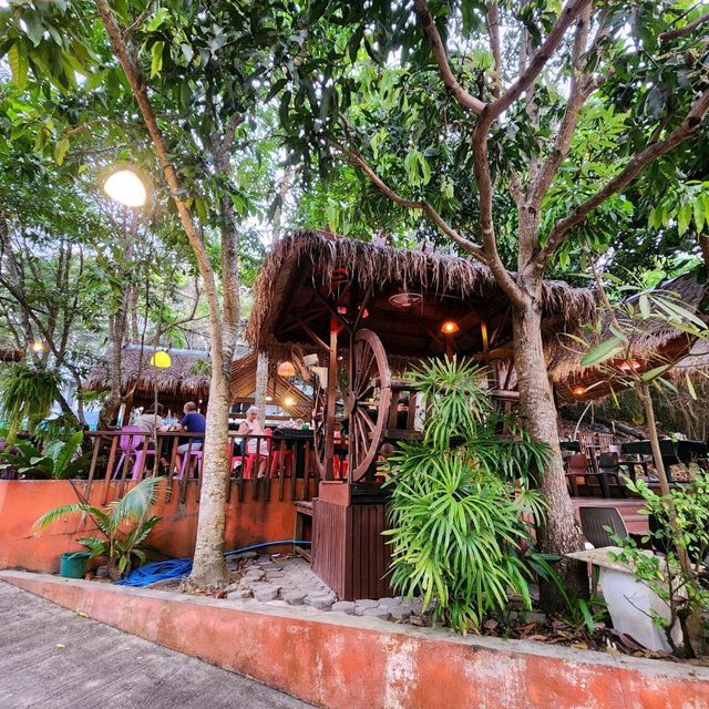 อาหารเลิศรส ที่ร้านโกดำอ่าวนาง 