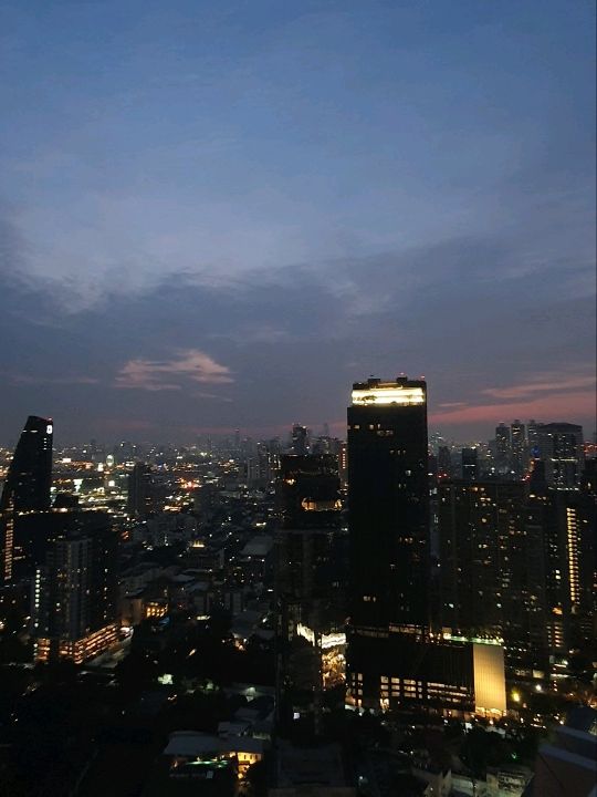 방콕 5성급호텔의 루프탑바 '옥타브'
