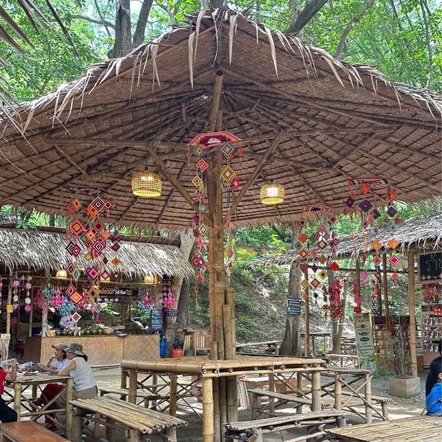 มื้อเที่ยงเรียบๆง่ายๆที่ ตลาดโอ๊ะป่อย ราชบุรี🐝