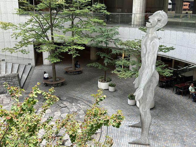 東京・西新宿。複合文化施設『東京オペラシティ』を散策。