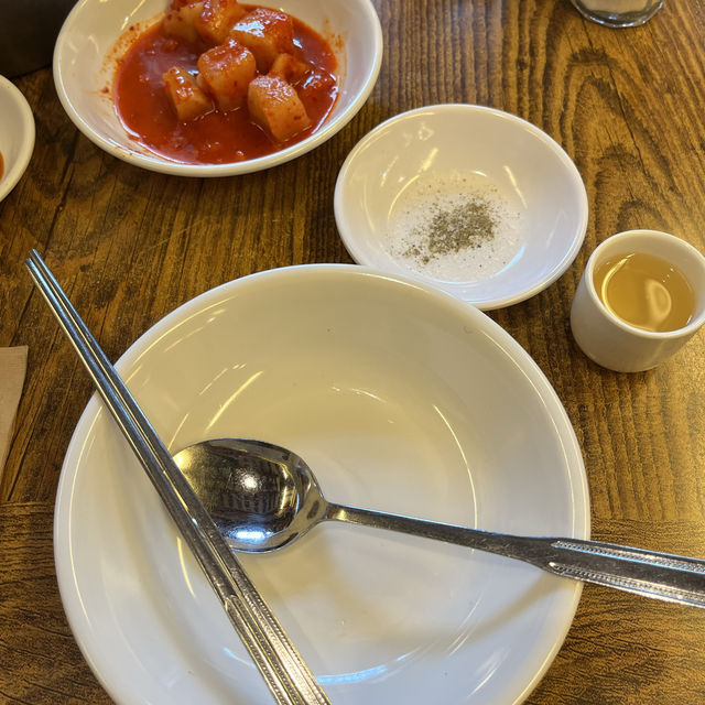 蔘雞湯就食得多😋烏雞湯真係第一次｜首爾養生食物之選