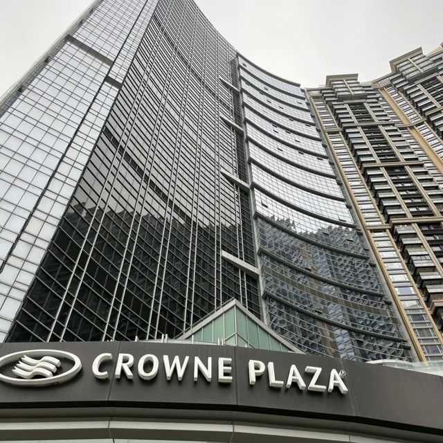 澳門皇冠假日酒店：狂熱如火！⛩️🏨🌍