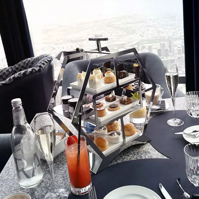世界上最高餐廳之一杜拜哈利法塔122樓嘆下午茶
