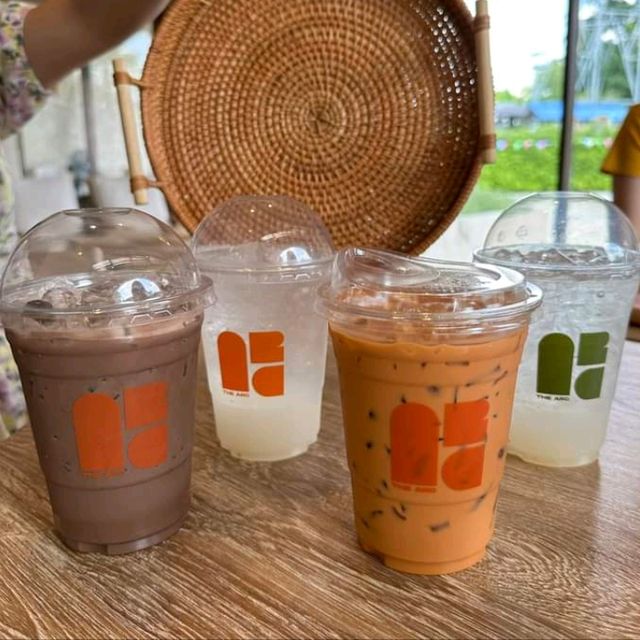 the Arc cafe คาเฟ่สวยสบายตา
