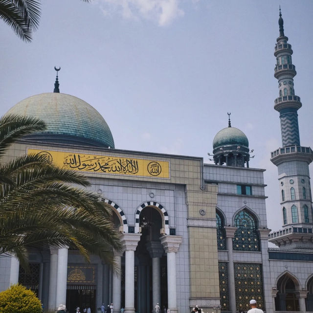 「吉隆坡AIMST Mosque：宗教與文化交流的聖殿，尋求內心寧靜和平衡！」
