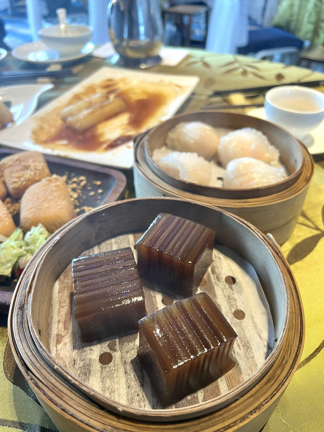 無敵維港靚景下飲餐茶