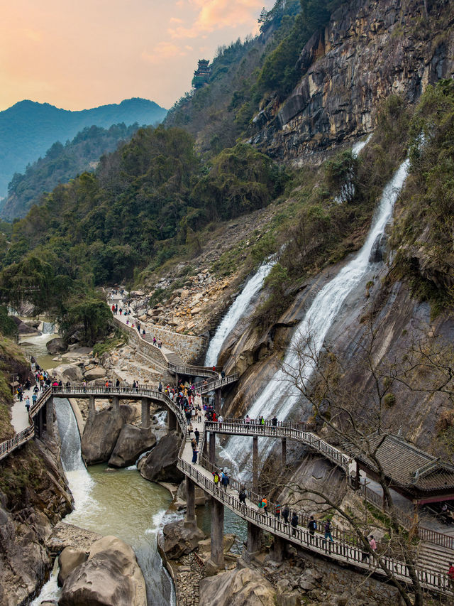 หุบเขาเทวดา สถานที่ท่องเที่ยวระดับ 4A อายุ 2,000ปี