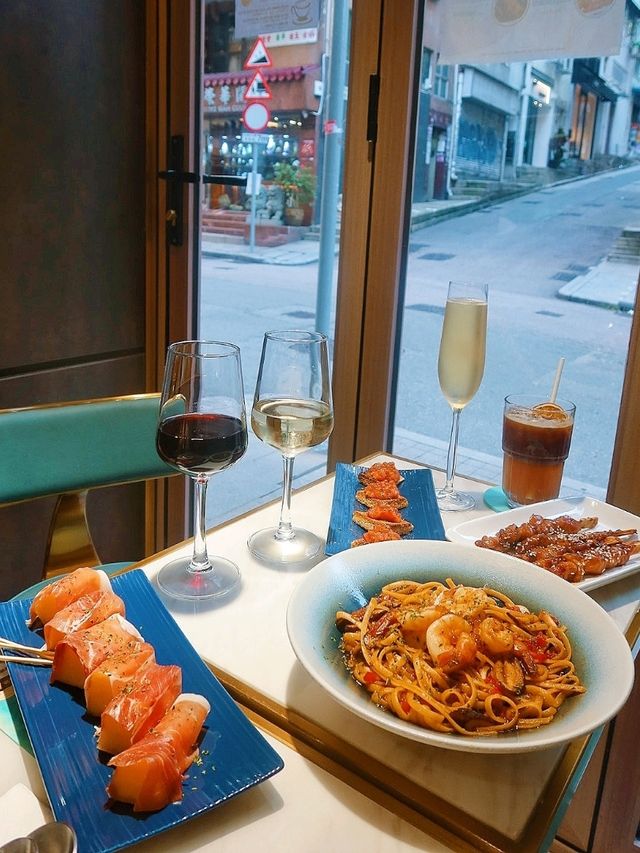 中西交融的上環荷李活道Cafe