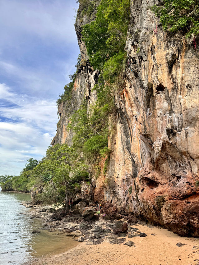 หาดไร่เลย์ สวรรค์ของนักปีนผา