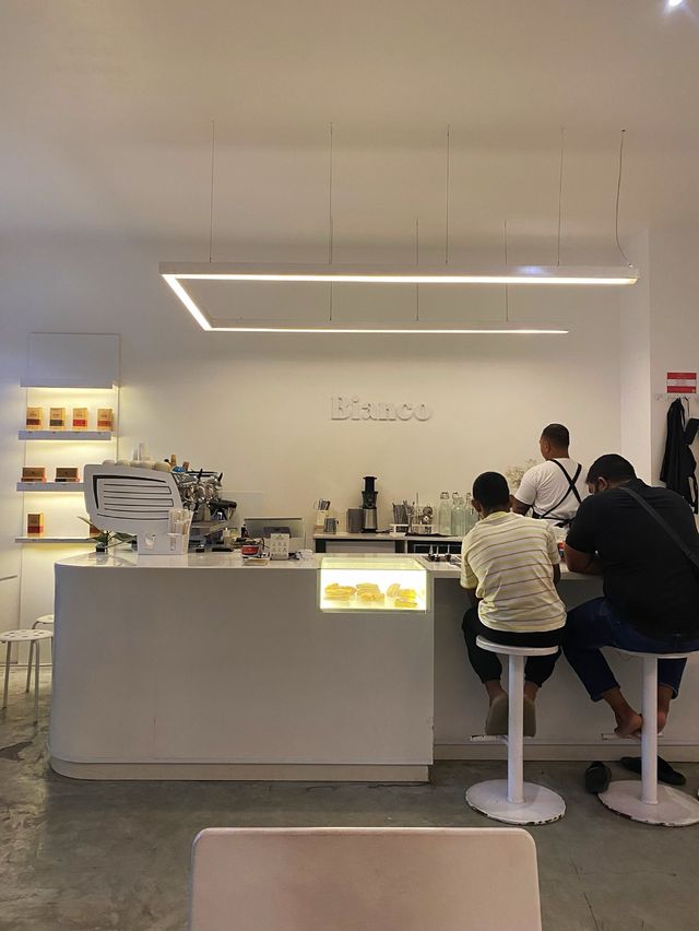 Minimalist cafe spotted in Malé downtown 😎