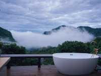 ที่พักในหมู่บ้านกลางสายหมอก บ้านสวนผาฮี้