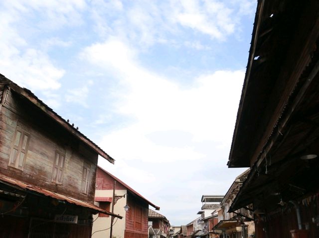 เที่ยวถนนยมจินดา