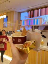 Surprise in MGM Macau 🦁🇲🇴 Free food & drink!
