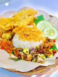Trying Spicy Food In Indonesia 🙈🇮🇩✨