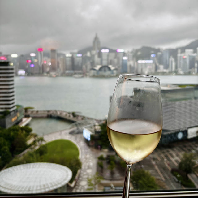 "Exceptional Happy Hour Experience at Sheraton Hong Kong Club Lounge"