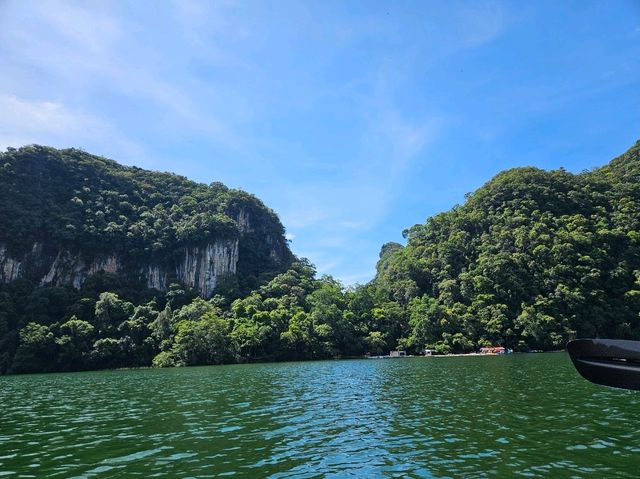 The travel to Pulau Dayang Bunting via island hopping