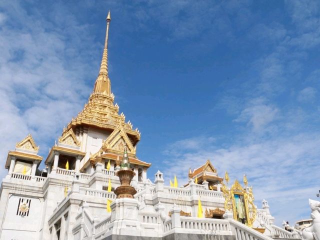 เที่ยววัดไตรมิตร