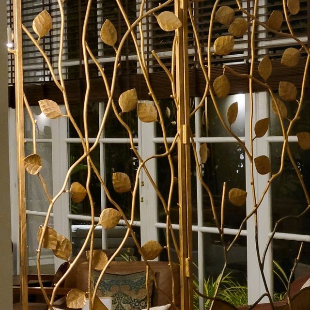 金邊萊佛士 Elephant Bar，世界30大酒吧